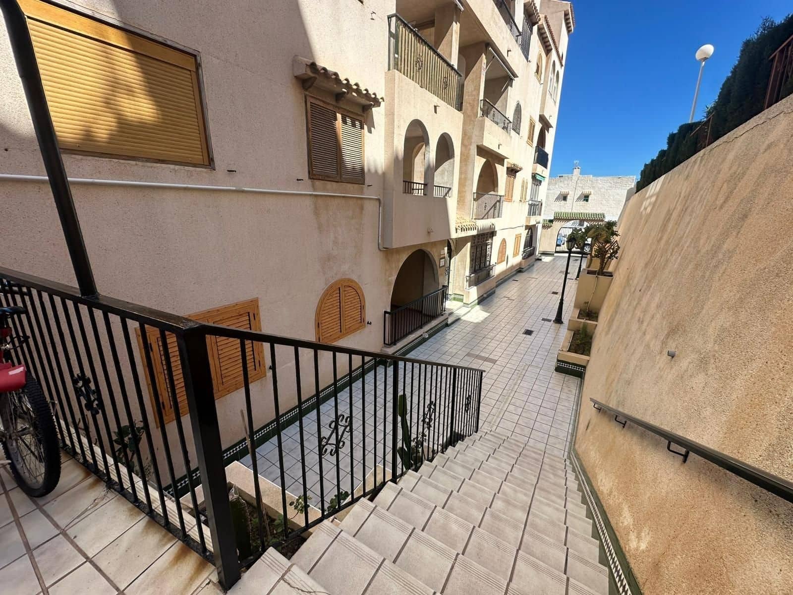Ático de 1 habitación en Torrevieja en venta con piscina garaje - 149.000 € (Ref: 9702094)