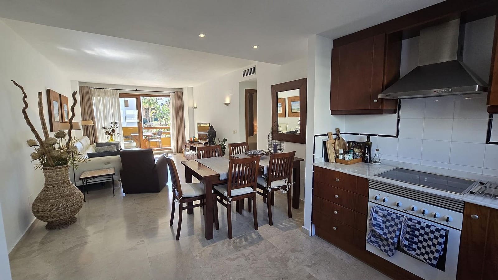 2 bedroom Apartment for sale in Punta Prima with garage - € 279,000 (Ref: 9715082)