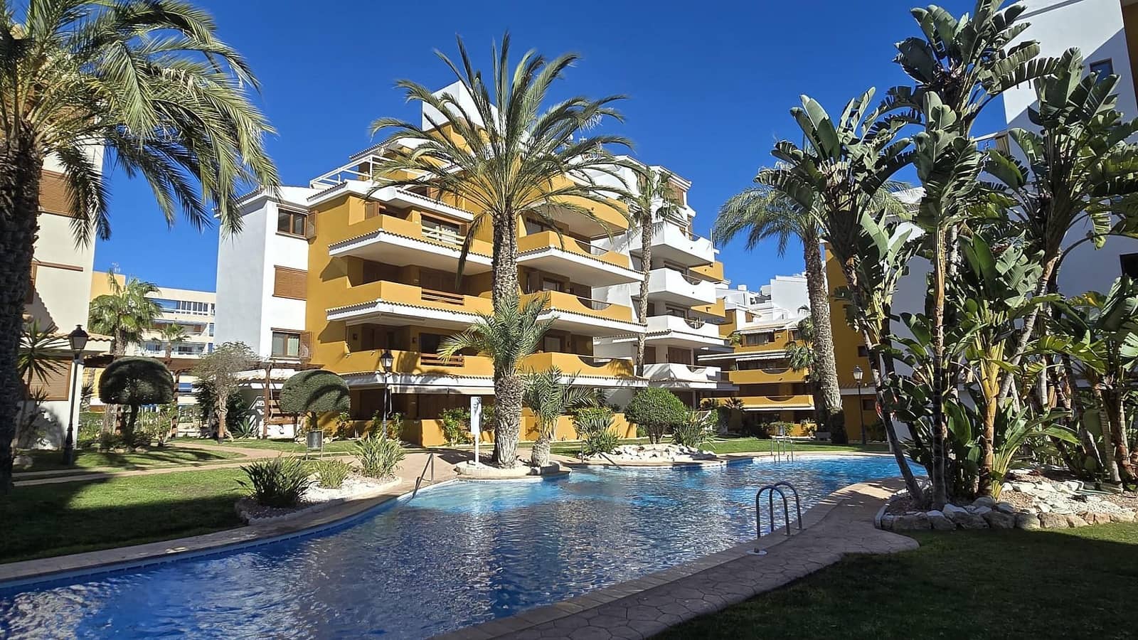 2 bedroom Apartment for sale in Punta Prima with garage - € 279,000 (Ref: 9715082)