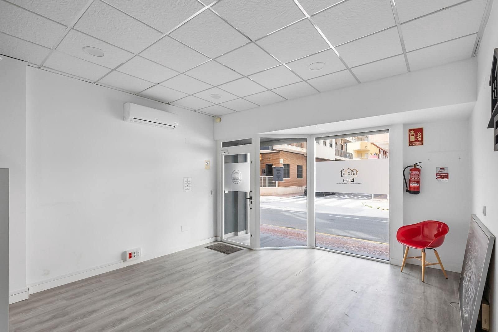 3 quarto Comercial para venda em Torrevieja - 127 260 € (Ref: 9715088)