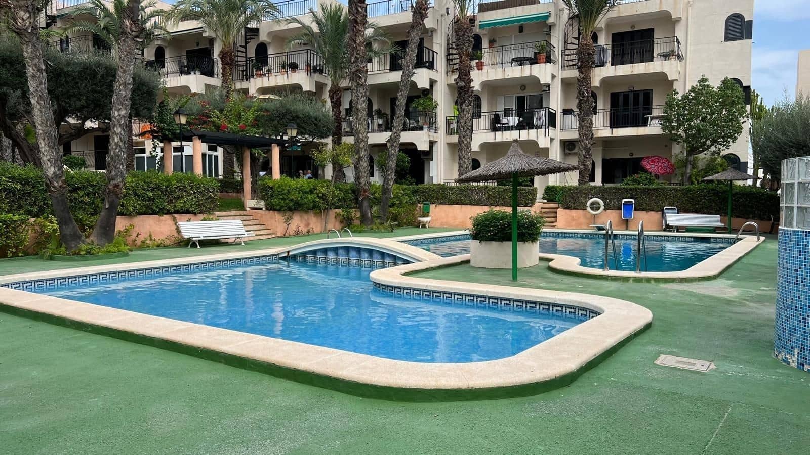 2 bedroom Apartment for sale in Torrevieja with pool - € 225,000 (Ref: 9720147)