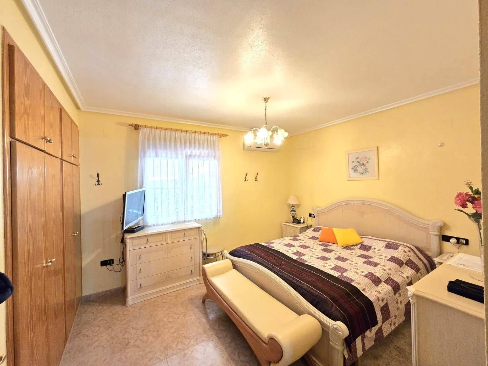 Chalet de 3 habitaciones en Playa Flamenca en venta con piscina - 570.000 € (Ref: 9729347)