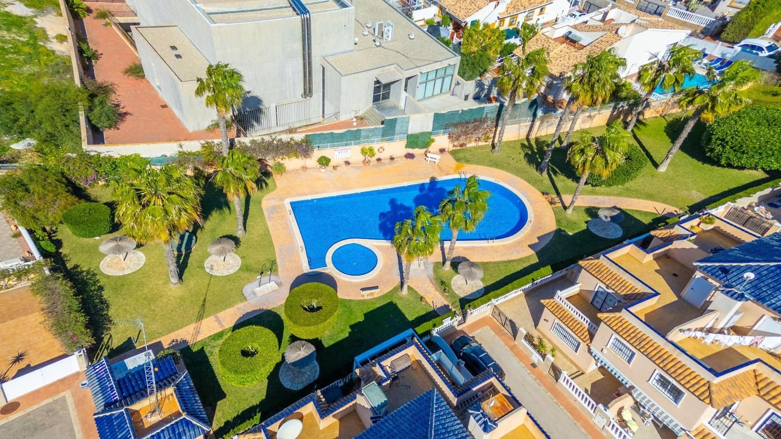 2 bedroom Apartment for sale in Orihuela Costa with pool - € 244,000 (Ref: 9729348)