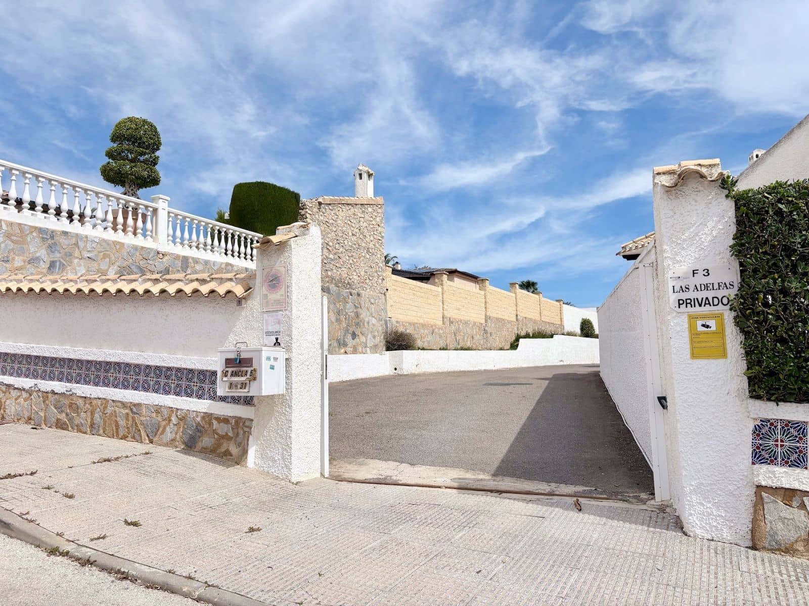 4 soveværelse Rækkehus til salg i Orihuela Costa med garage - € 390.000 (Ref: 9729361)