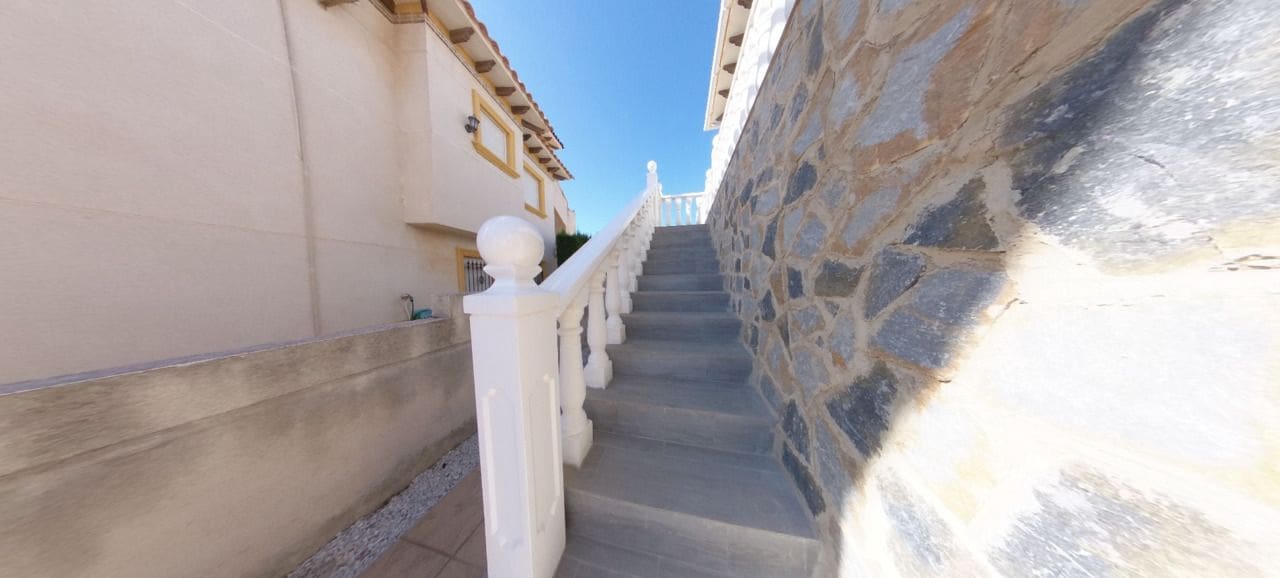 5 sovrum Villa till salu i La Zenia med pool - 359 995 € (Ref: 9732393)