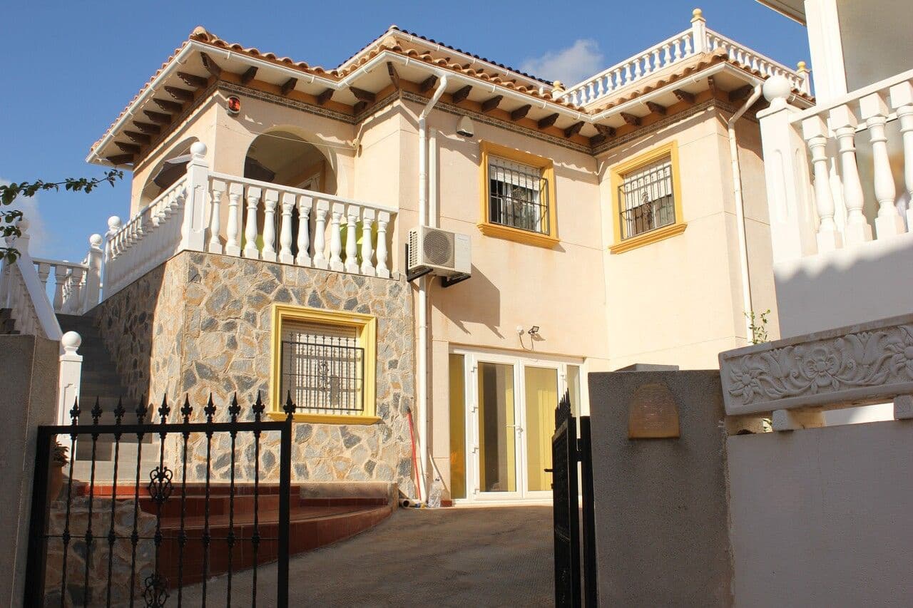 5 sovrum Villa till salu i La Zenia med pool - 359 995 € (Ref: 9732393)