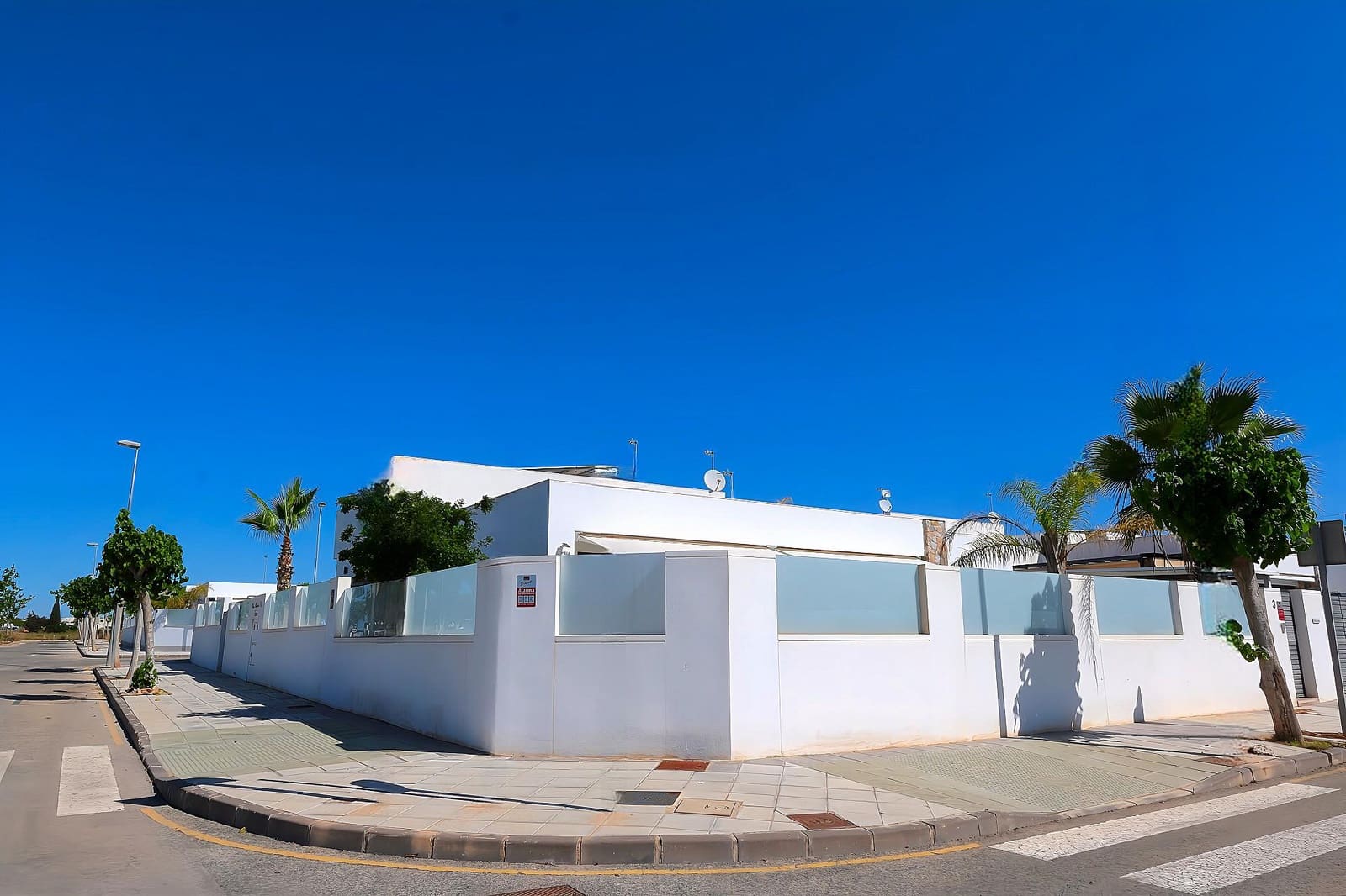 Chalet de 3 habitaciones en Pilar de la Horadada en venta - 445.000 € (Ref: 9735712)
