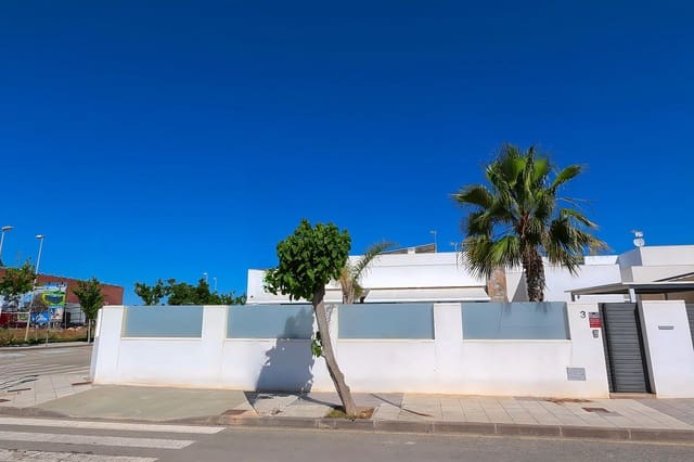 Chalet de 3 habitaciones en Pilar de la Horadada en venta - 445.000 € (Ref: 9735712)