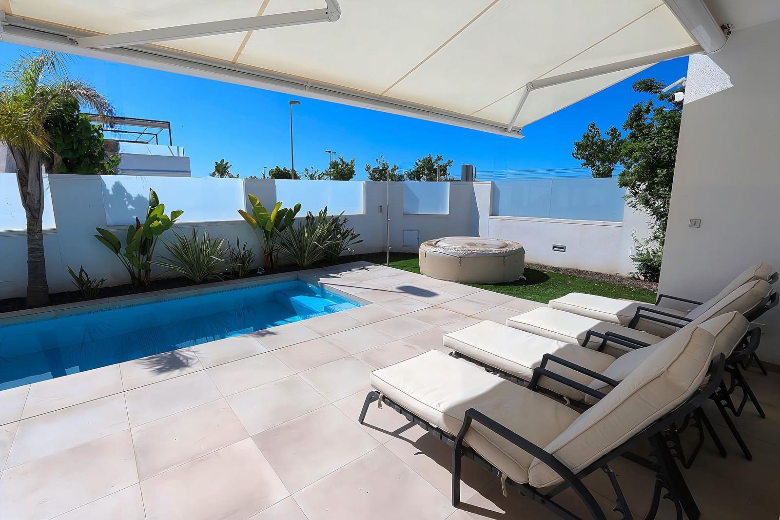 Chalet de 3 habitaciones en Pilar de la Horadada en venta - 445.000 € (Ref: 9735712)
