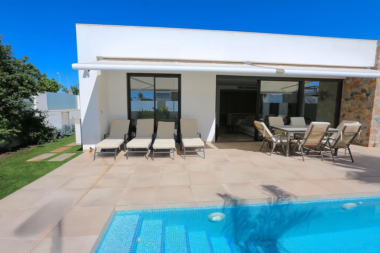 Chalet de 3 habitaciones en Pilar de la Horadada en venta - 445.000 € (Ref: 9735712)