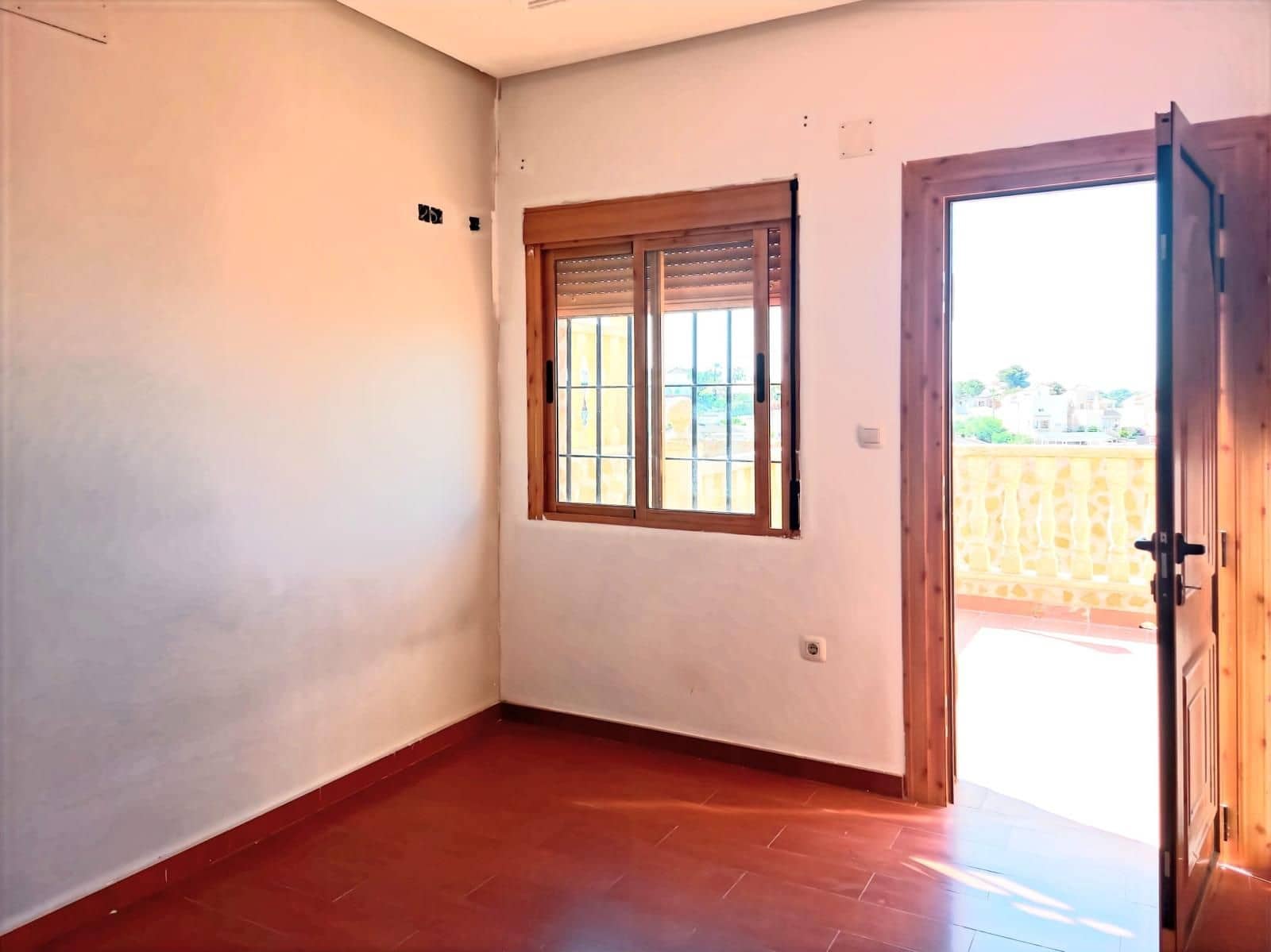 7 slaapkamer Villa te koop in La Siesta - € 545.000 (Ref: 9735723)