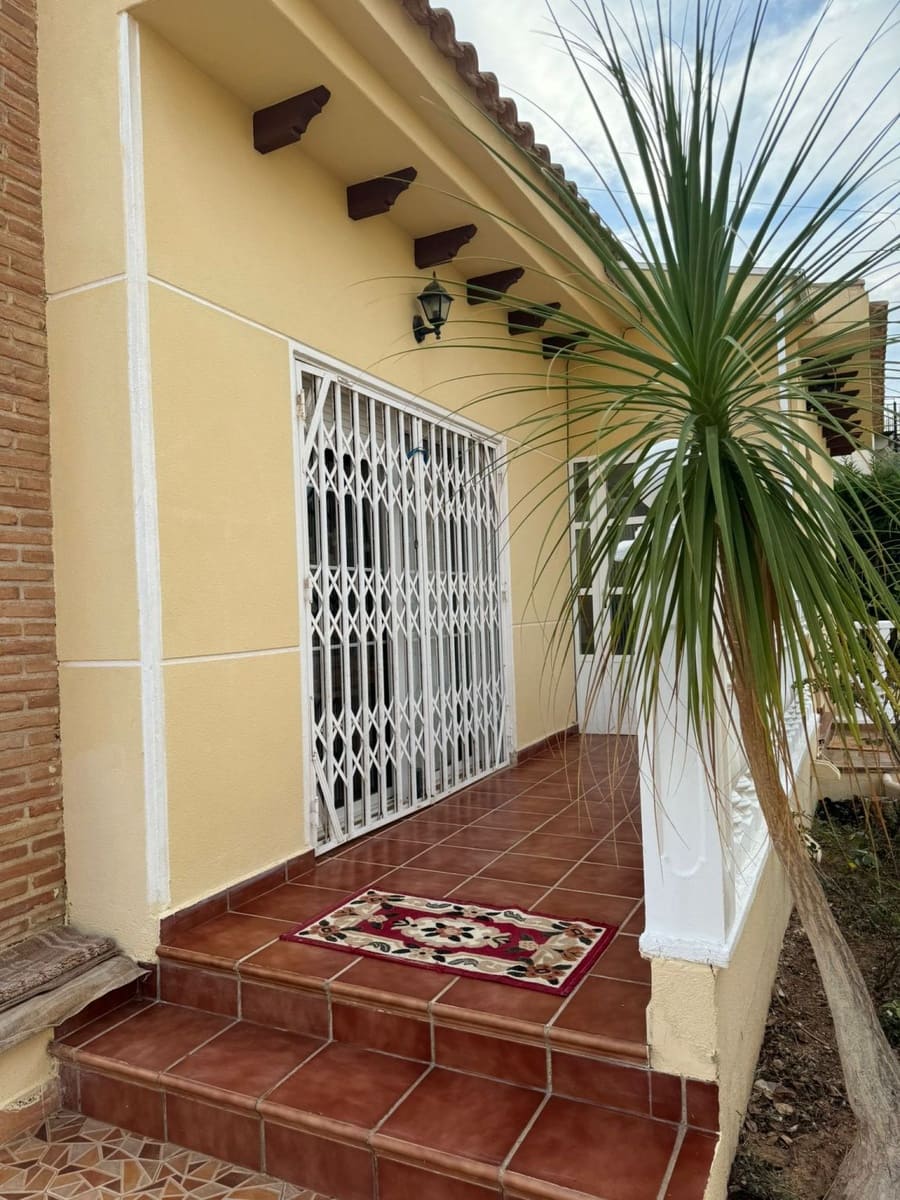 4 bedroom Villa for sale in La Zenia - € 580,000 (Ref: 9735728)