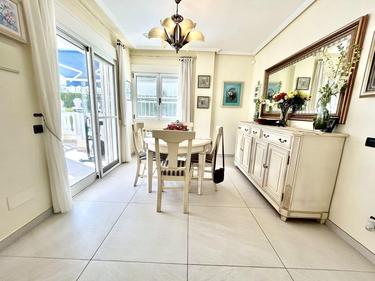 4 bedroom Villa for sale in Pinar de Campoverde with garage - € 460,000 (Ref: 9735755)