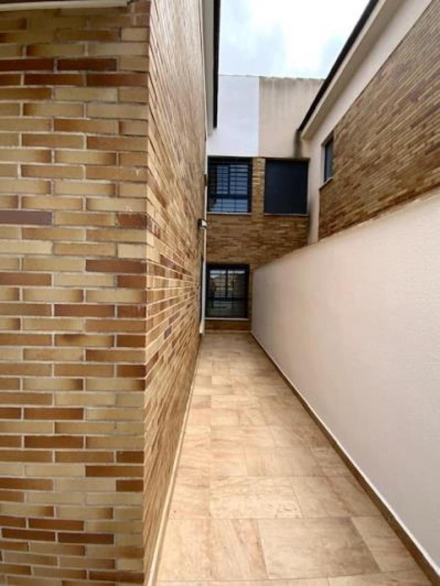 4 chambre Villa/Maison à vendre à Roldan avec piscine garage - 232 705 € (Ref: 9735757)