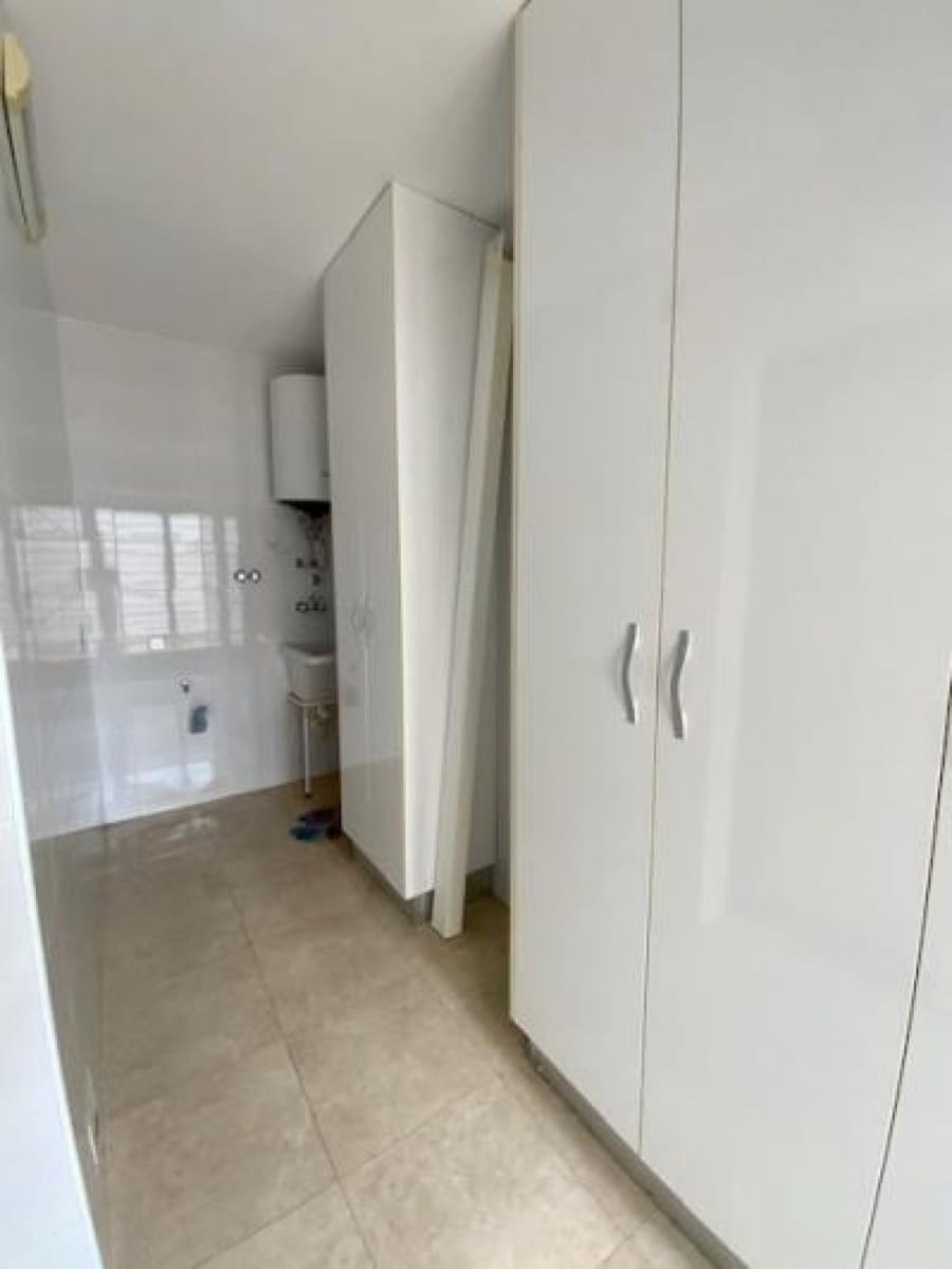 4 chambre Villa/Maison à vendre à Roldan avec piscine garage - 232 705 € (Ref: 9735757)