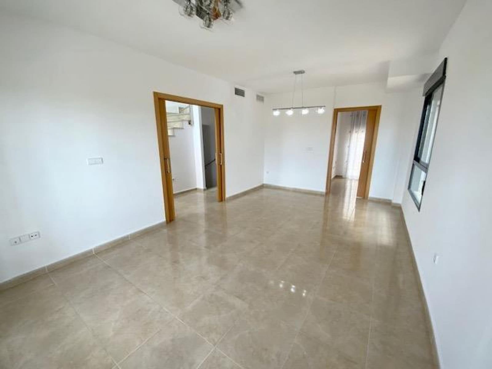 4 chambre Villa/Maison à vendre à Roldan avec piscine garage - 232 705 € (Ref: 9735757)