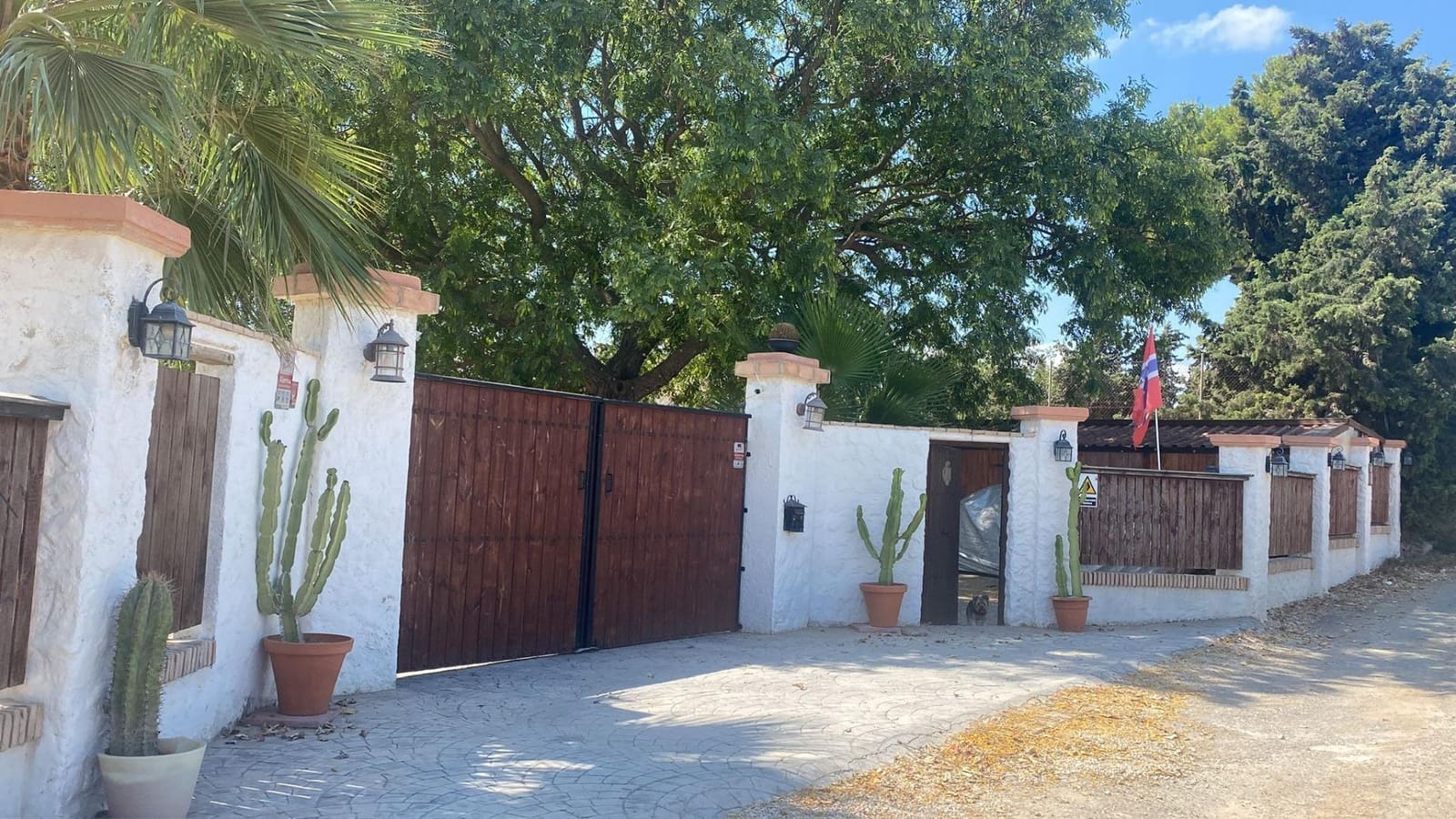 10 bedroom Finca/Country House for sale in Dolores De Pacheco with pool - € 1,350,000 (Ref: 9738964)
