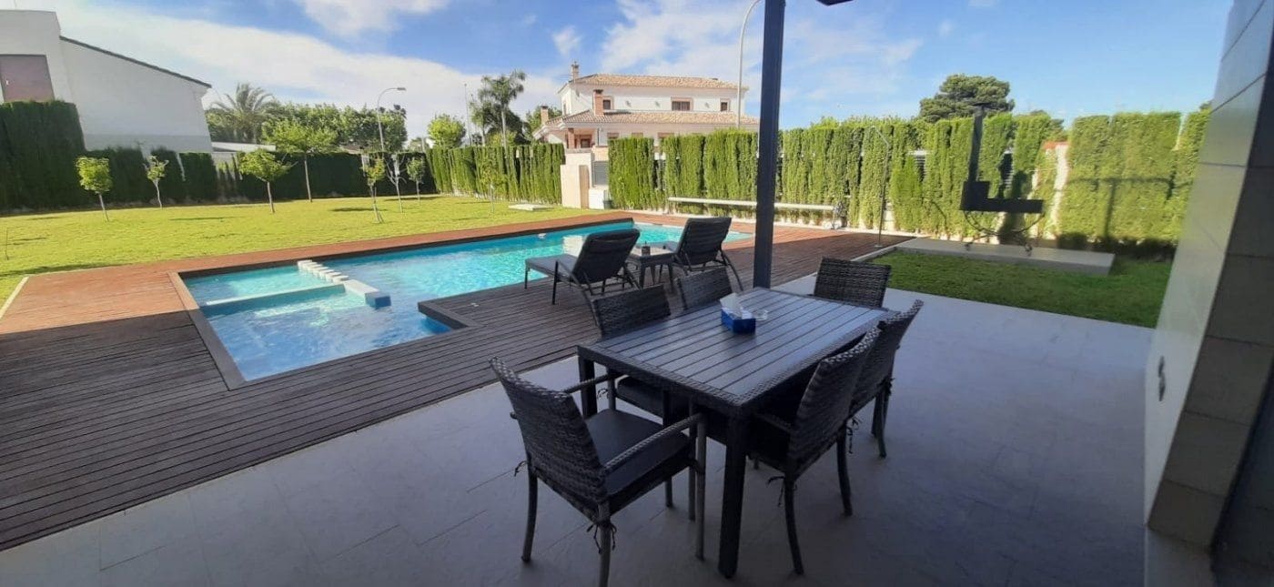 4 bedroom Villa for sale in La Ribera with pool - € 1,990,000 (Ref: 9738969)