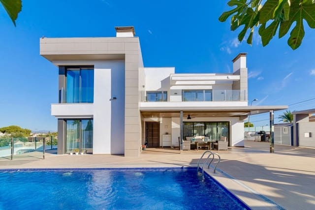 3 soveværelse Villa til salg i Centro, Torrevieja - € 1.275.000 (Ref: 9738980)