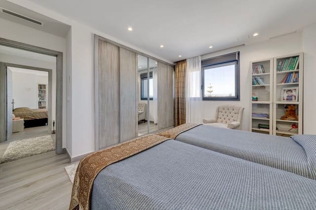 3 soveværelse Villa til salg i Centro, Torrevieja - € 1.275.000 (Ref: 9738980)