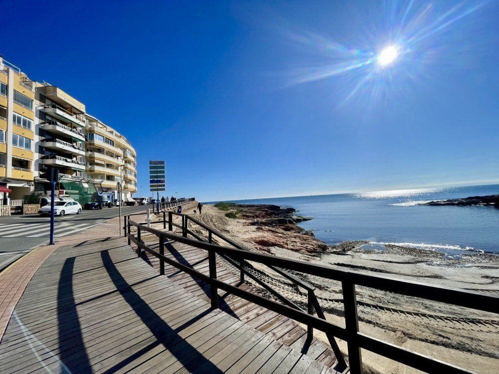 Apartamento de 1 habitación en Torrevieja en venta - 140.000 € (Ref: 9738983)