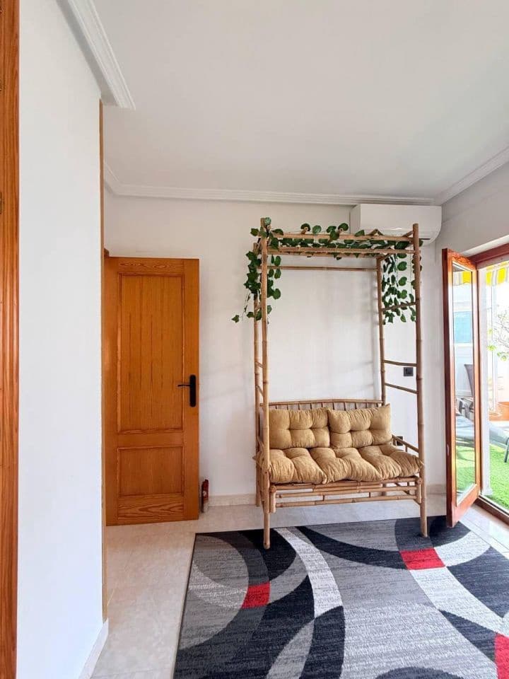 Ático de 2 habitaciones en Torrevieja en venta - 265.000 € (Ref: 9741873)