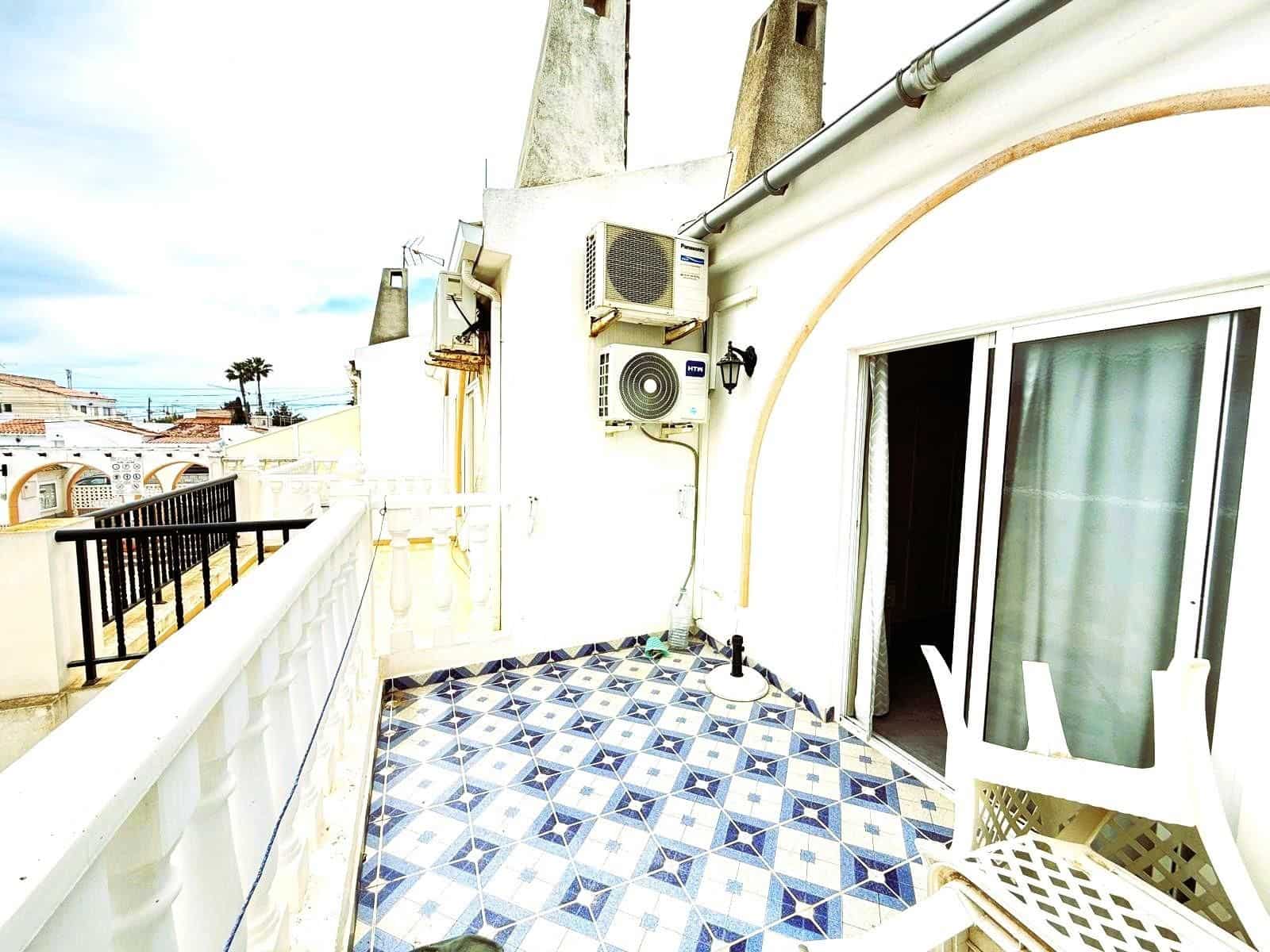2 camera da letto Casa in vendita in Torrevieja con piscina - 129.900 € (Rif: 9741878)