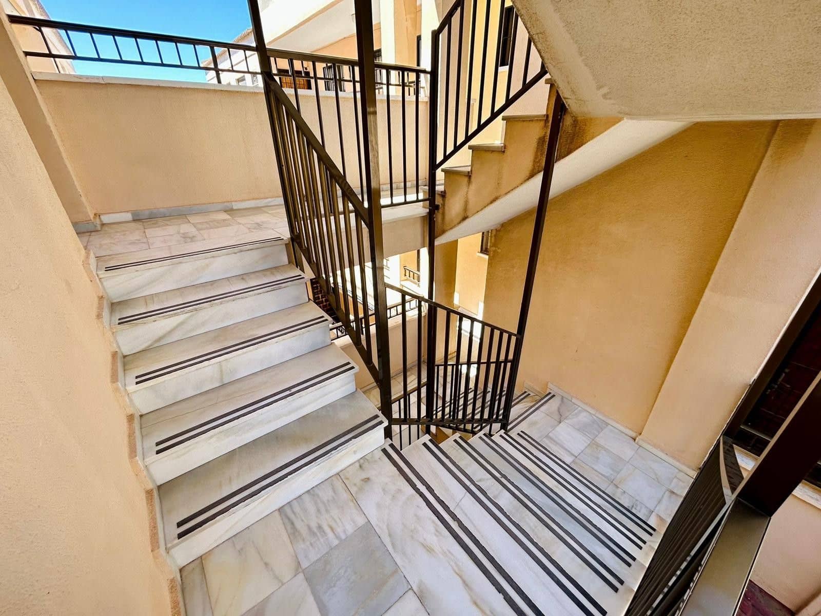 1 bedroom Apartment for sale in Torrevieja - € 74,000 (Ref: 9744164)