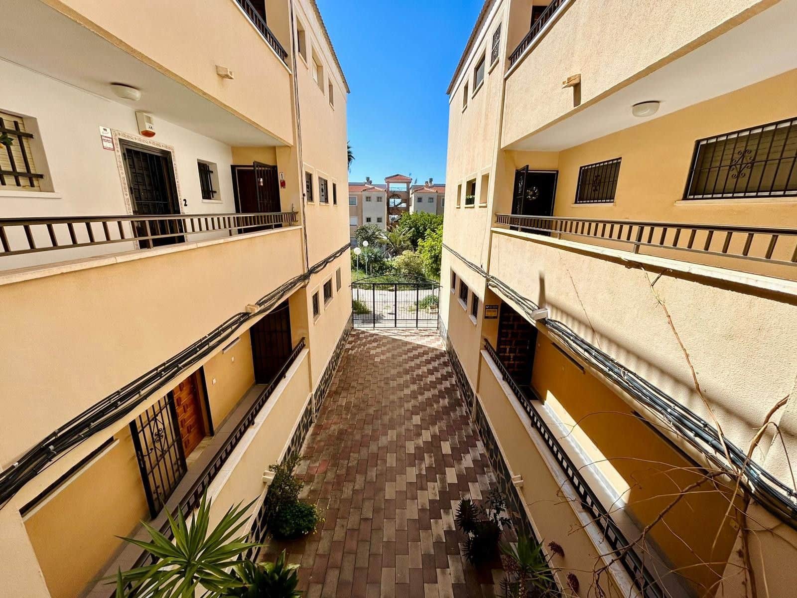 1 bedroom Apartment for sale in Torrevieja - € 74,000 (Ref: 9744164)