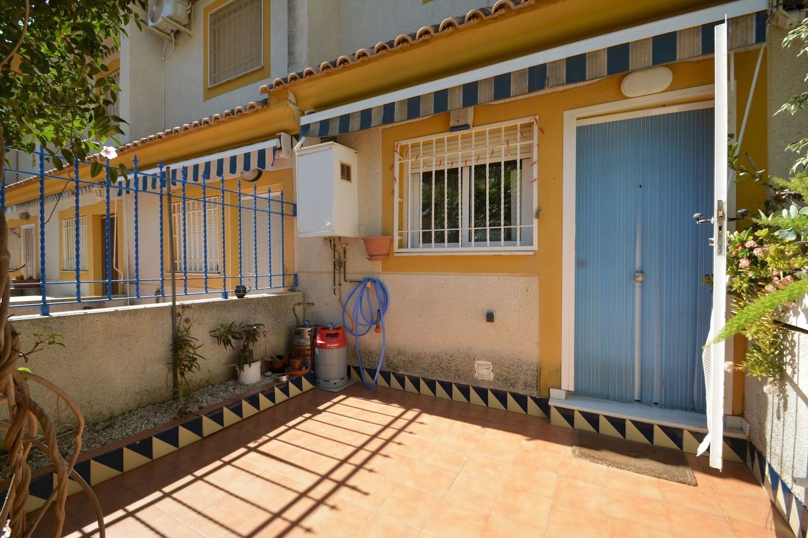 2 bedroom Townhouse for sale in Guardamar del Segura with garage - € 210,000 (Ref: 9745317)