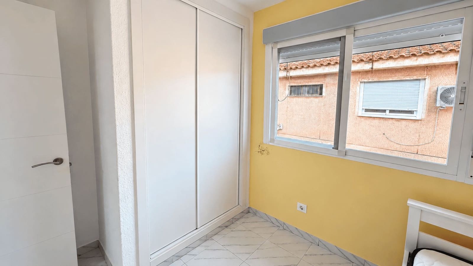 2 soveværelse Lejlighed til salg i Torrevieja med garage - € 209.000 (Ref: 9752192)