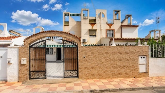Adosado de 4 habitaciones en El Limonar, Torrevieja en venta con piscina - 199.000 € (Ref: 9752205)
