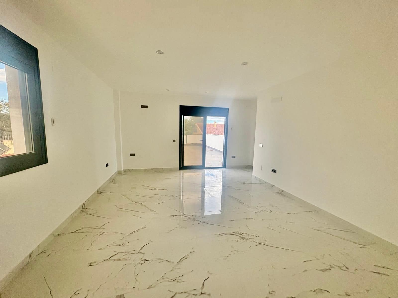 4 makuuhuone Huvila myytävänä paikassa Campoamor mukana uima-altaan 
autotalli - 985 000 € (Ref: 9752206)