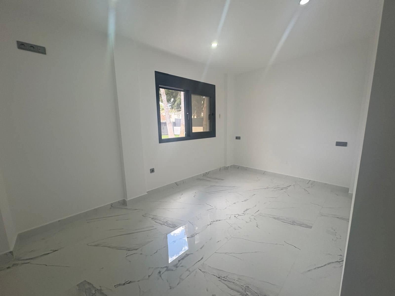 4 makuuhuone Huvila myytävänä paikassa Campoamor mukana uima-altaan 
autotalli - 985 000 € (Ref: 9752206)