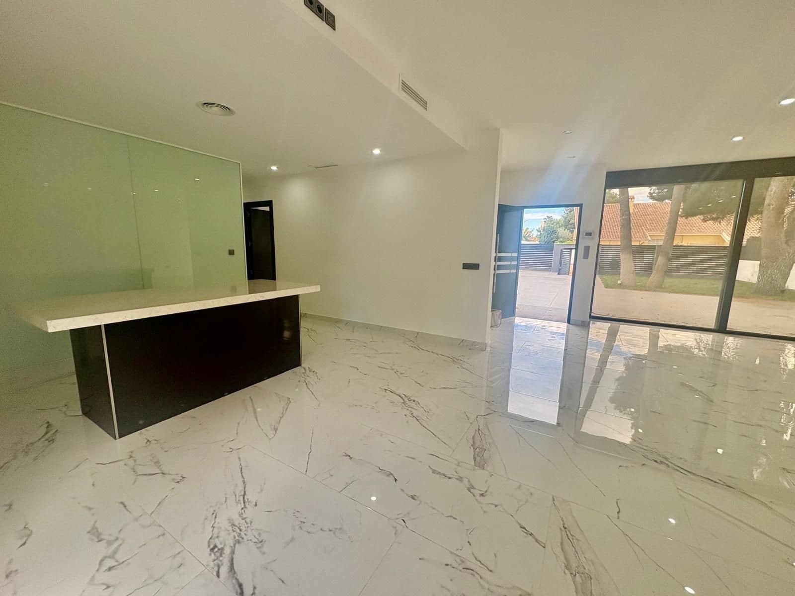 4 makuuhuone Huvila myytävänä paikassa Campoamor mukana uima-altaan 
autotalli - 985 000 € (Ref: 9752206)