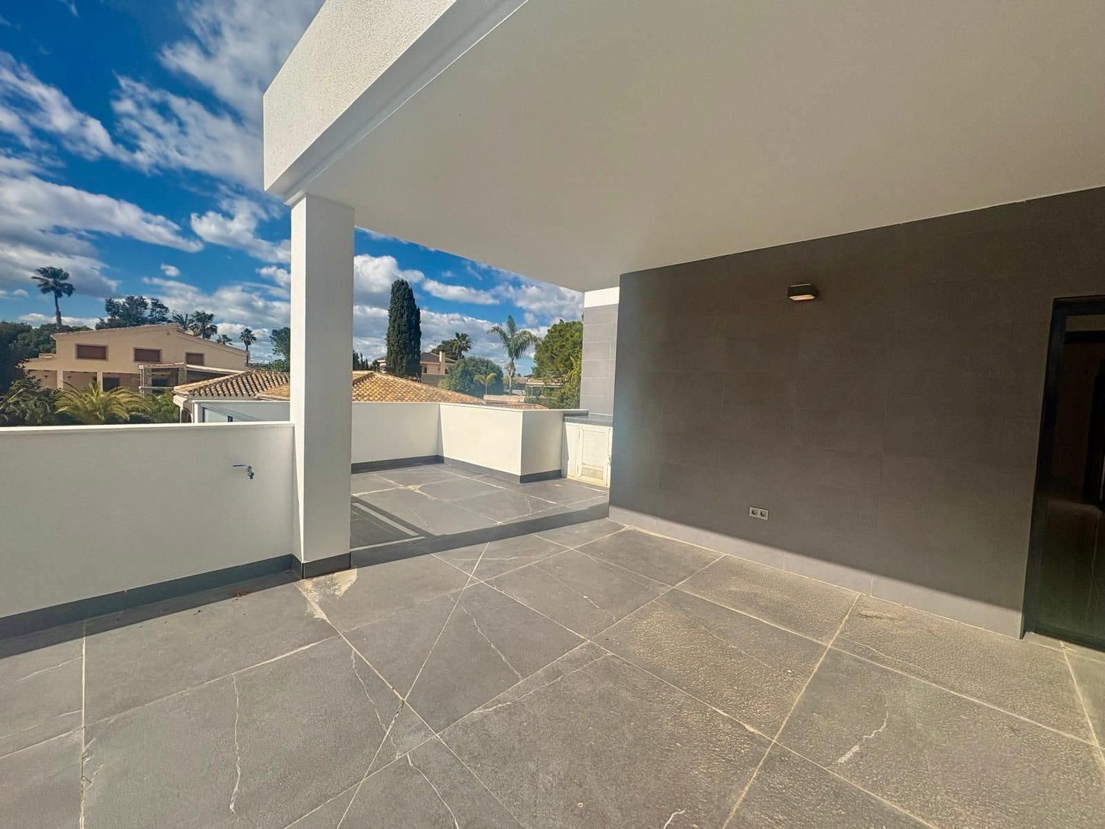 4 makuuhuone Huvila myytävänä paikassa Campoamor mukana uima-altaan 
autotalli - 985 000 € (Ref: 9752206)