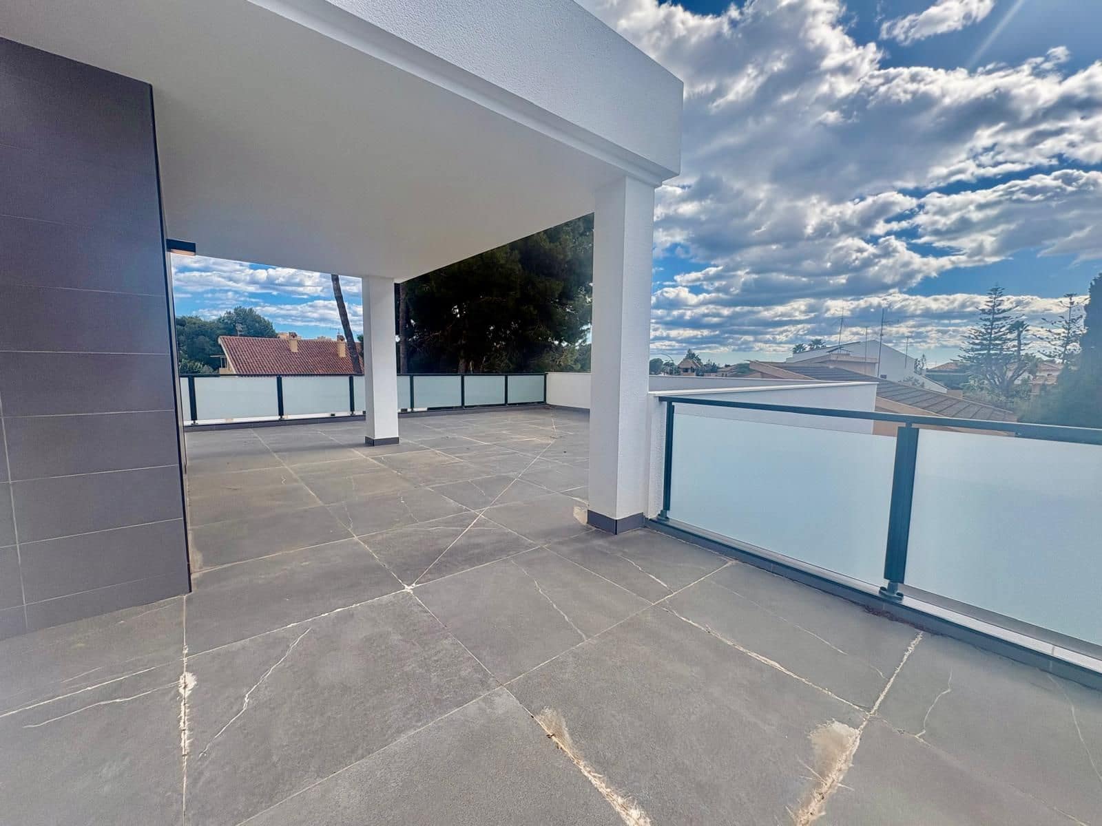 4 makuuhuone Huvila myytävänä paikassa Campoamor mukana uima-altaan 
autotalli - 985 000 € (Ref: 9752206)