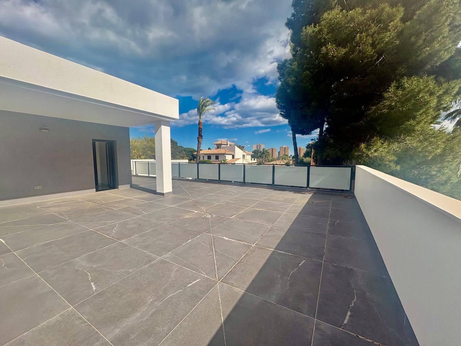 4 makuuhuone Huvila myytävänä paikassa Campoamor mukana uima-altaan 
autotalli - 985 000 € (Ref: 9752206)