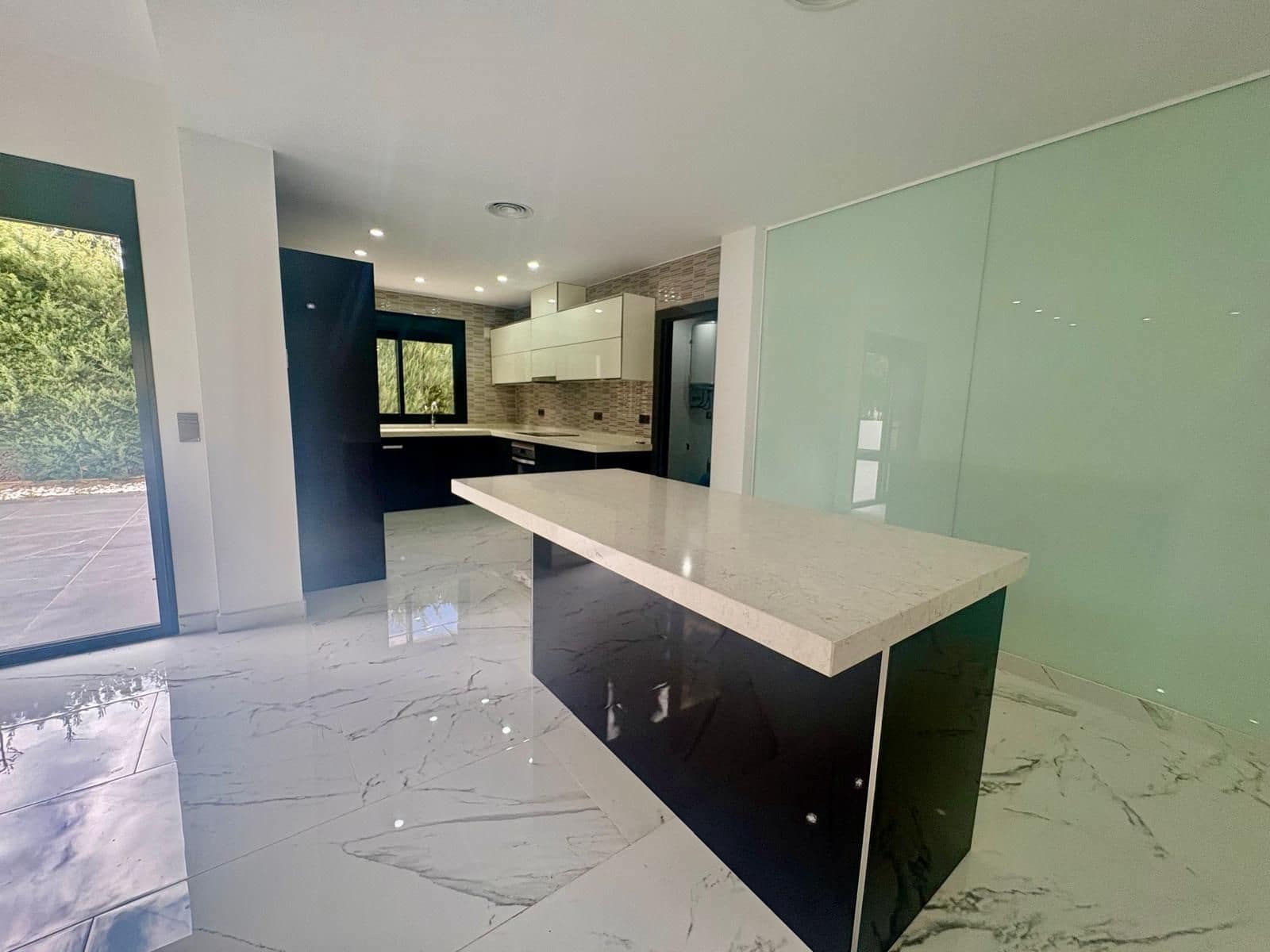 4 makuuhuone Huvila myytävänä paikassa Campoamor mukana uima-altaan 
autotalli - 985 000 € (Ref: 9752206)