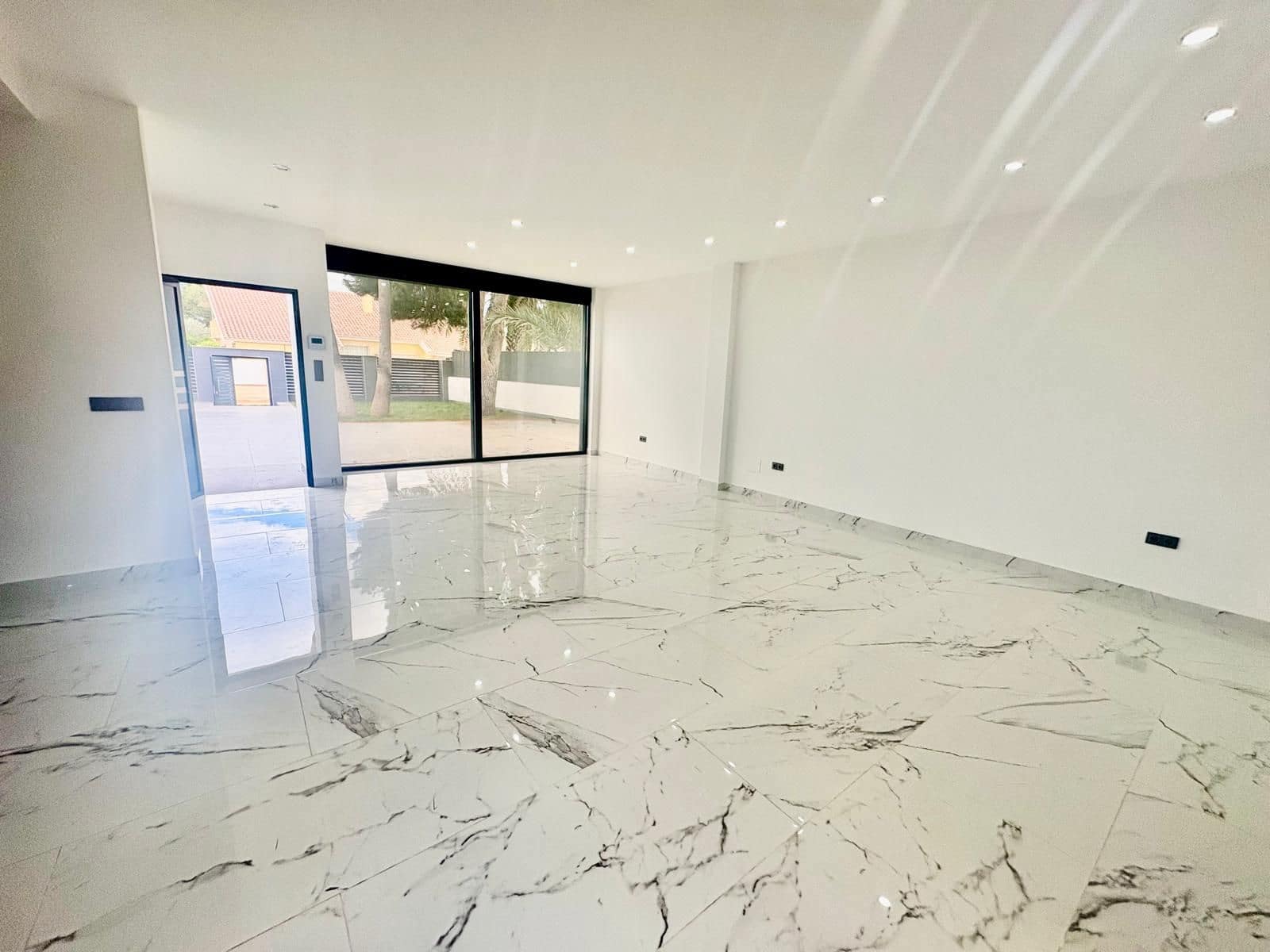 4 makuuhuone Huvila myytävänä paikassa Campoamor mukana uima-altaan 
autotalli - 985 000 € (Ref: 9752206)