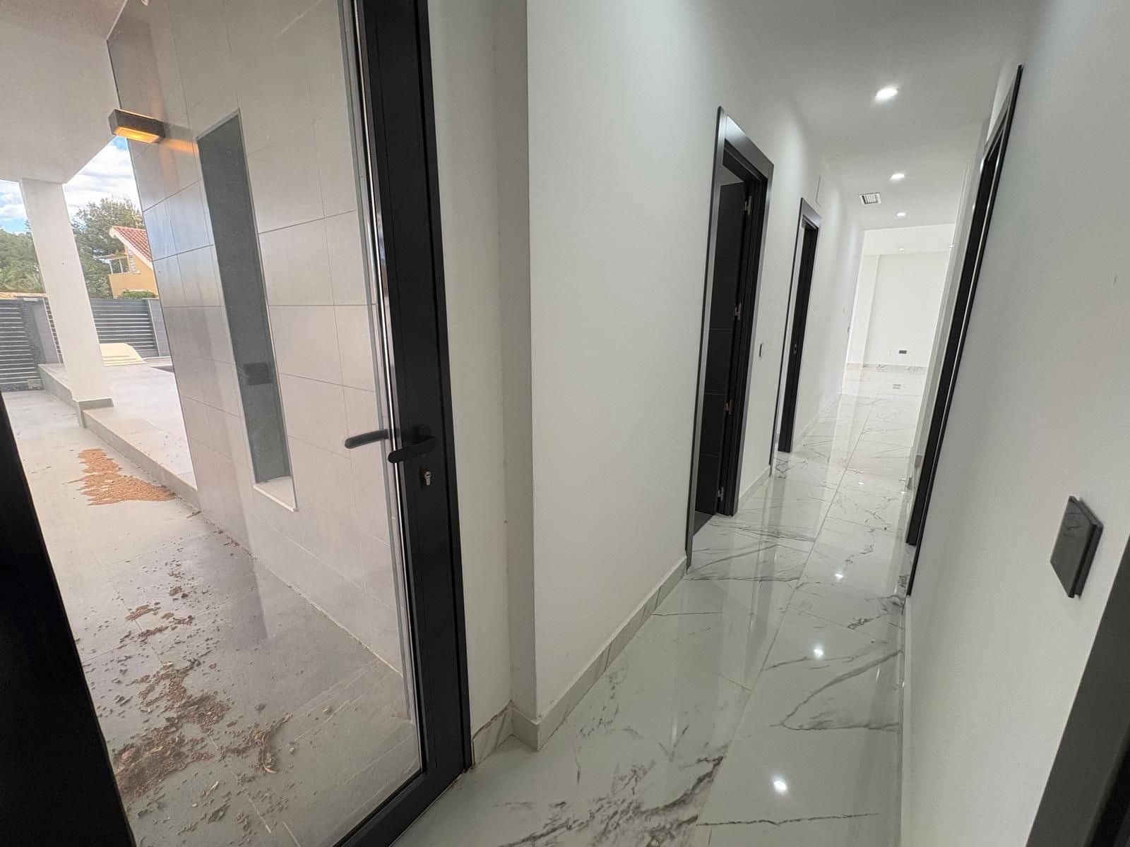 4 makuuhuone Huvila myytävänä paikassa Campoamor mukana uima-altaan 
autotalli - 985 000 € (Ref: 9752206)