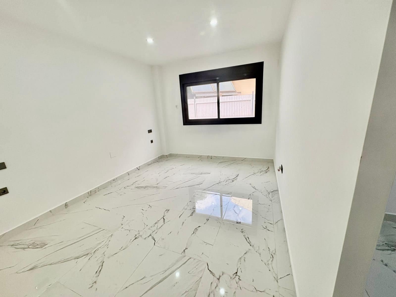 4 makuuhuone Huvila myytävänä paikassa Campoamor mukana uima-altaan 
autotalli - 985 000 € (Ref: 9752206)