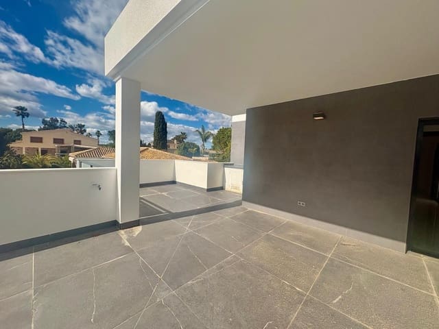 4 makuuhuone Huvila myytävänä paikassa Campoamor, Orihuela mukana uima-altaan 
autotalli - 985 000 € (Ref: 9752206)