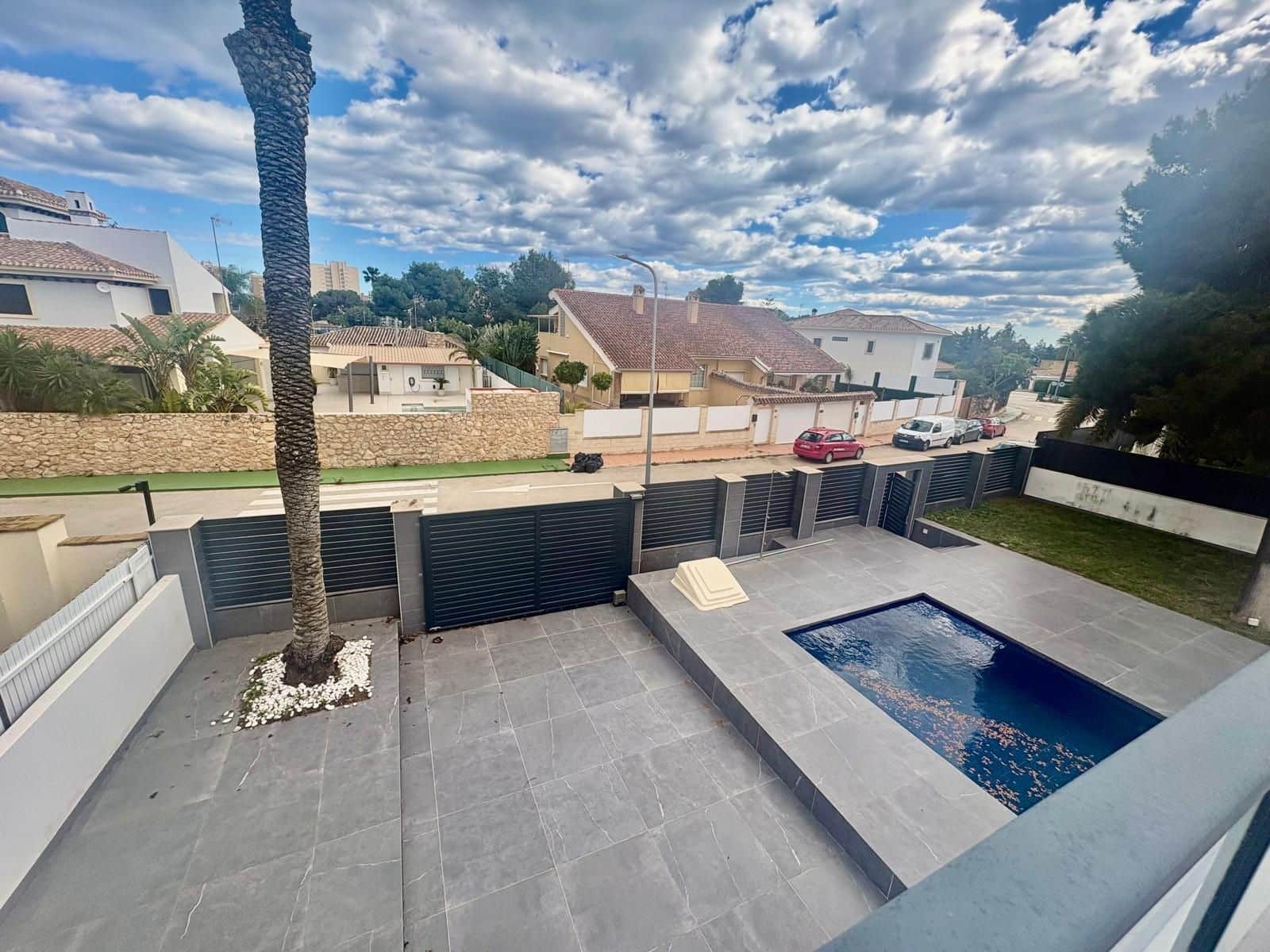 4 makuuhuone Huvila myytävänä paikassa Campoamor mukana uima-altaan 
autotalli - 985 000 € (Ref: 9752206)