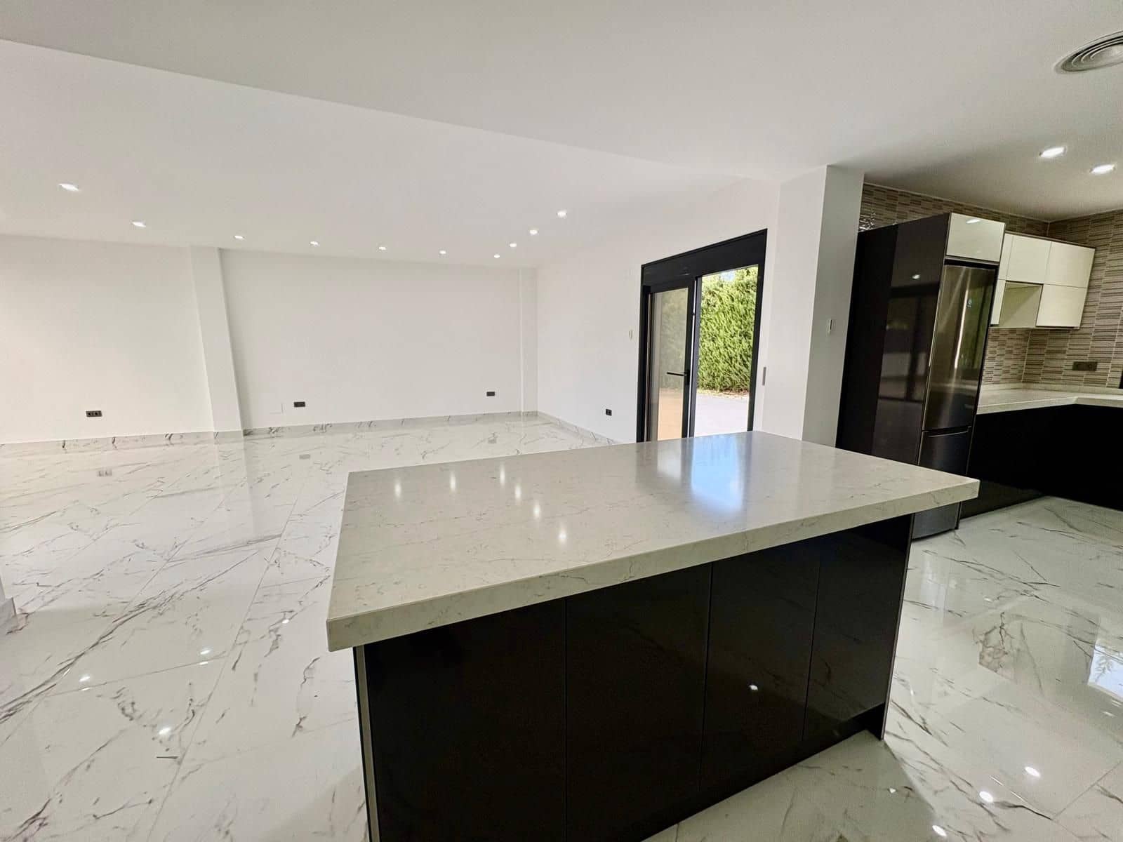 4 makuuhuone Huvila myytävänä paikassa Campoamor mukana uima-altaan 
autotalli - 985 000 € (Ref: 9752206)