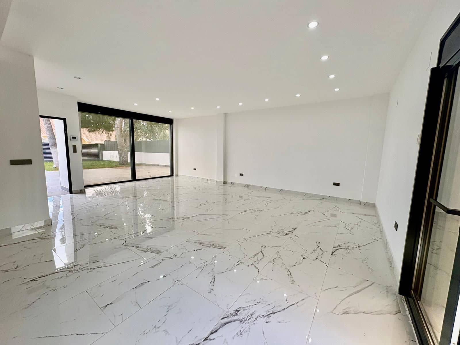 4 makuuhuone Huvila myytävänä paikassa Campoamor mukana uima-altaan 
autotalli - 985 000 € (Ref: 9752206)