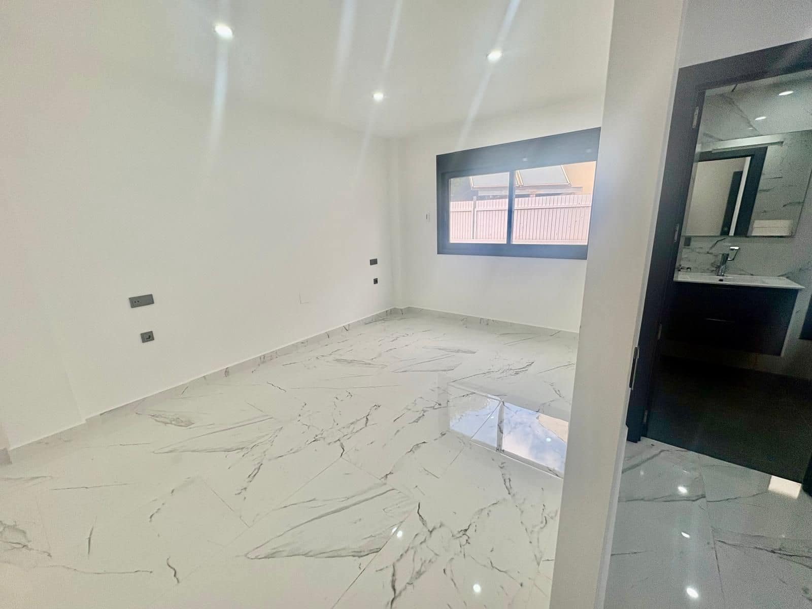 4 makuuhuone Huvila myytävänä paikassa Campoamor mukana uima-altaan 
autotalli - 985 000 € (Ref: 9752206)