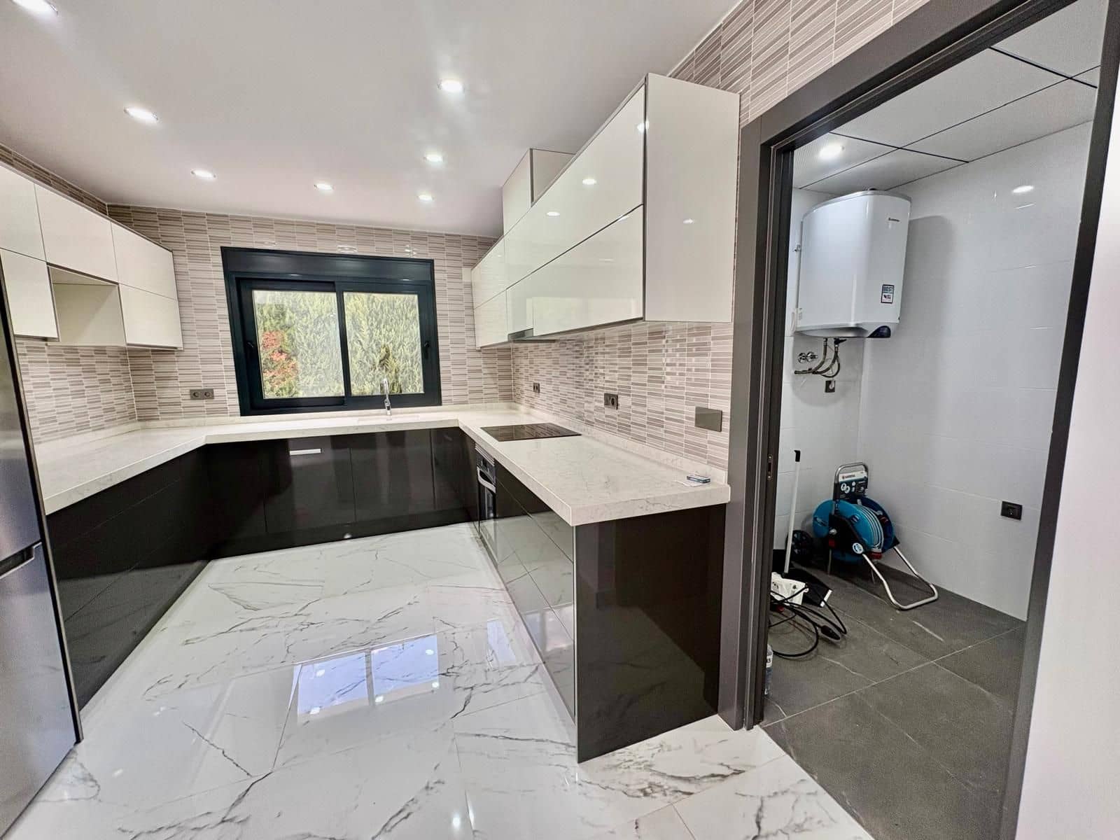 4 makuuhuone Huvila myytävänä paikassa Campoamor mukana uima-altaan 
autotalli - 985 000 € (Ref: 9752206)