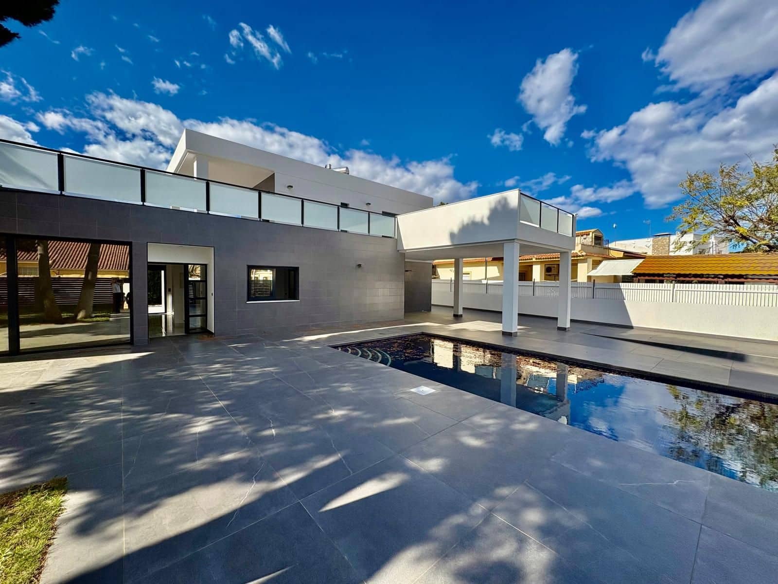 4 makuuhuone Huvila myytävänä paikassa Campoamor mukana uima-altaan 
autotalli - 985 000 € (Ref: 9752206)