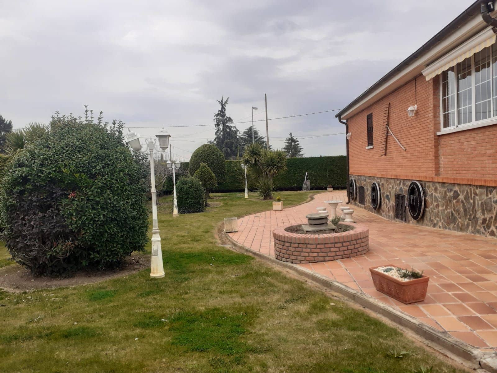 4 bedroom Villa for sale in Villamediana de Iregua with pool garage - € 1,100,000 (Ref: 9752210)